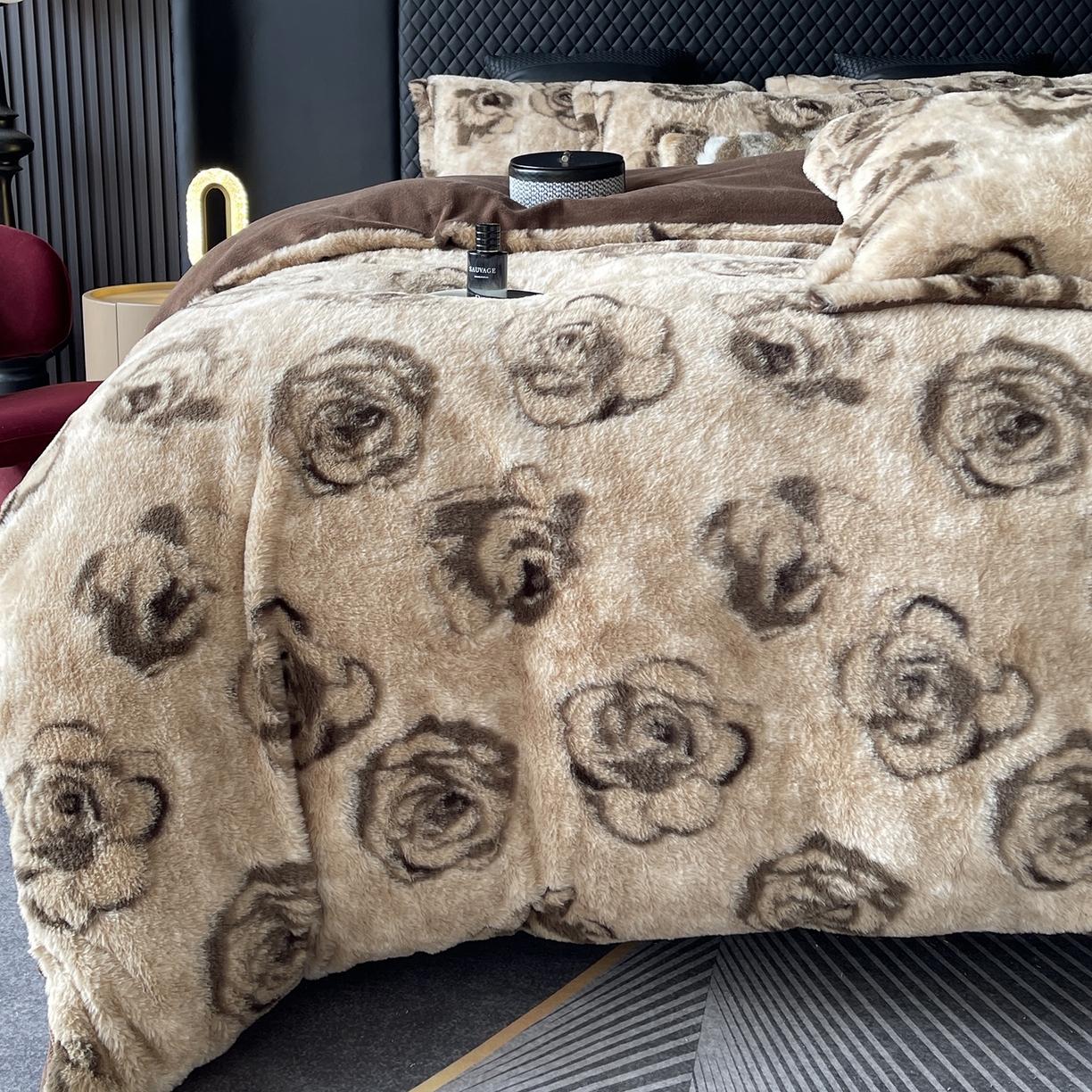 91家纺网 家纺一手货源 找家纺 奈萝家纺 2025新款秋冬加厚皮草级兔绒牛奶绒四件套 玫瑰