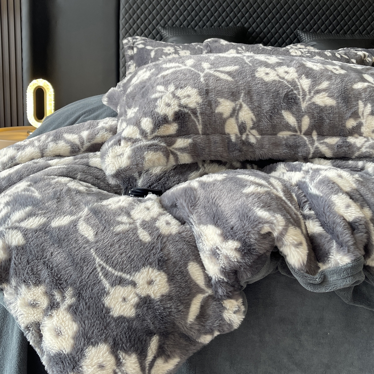 91家纺网 家纺一手货源 找家纺 奈萝家纺 2025新款秋冬加厚皮草级兔绒牛奶绒四件套 菲比