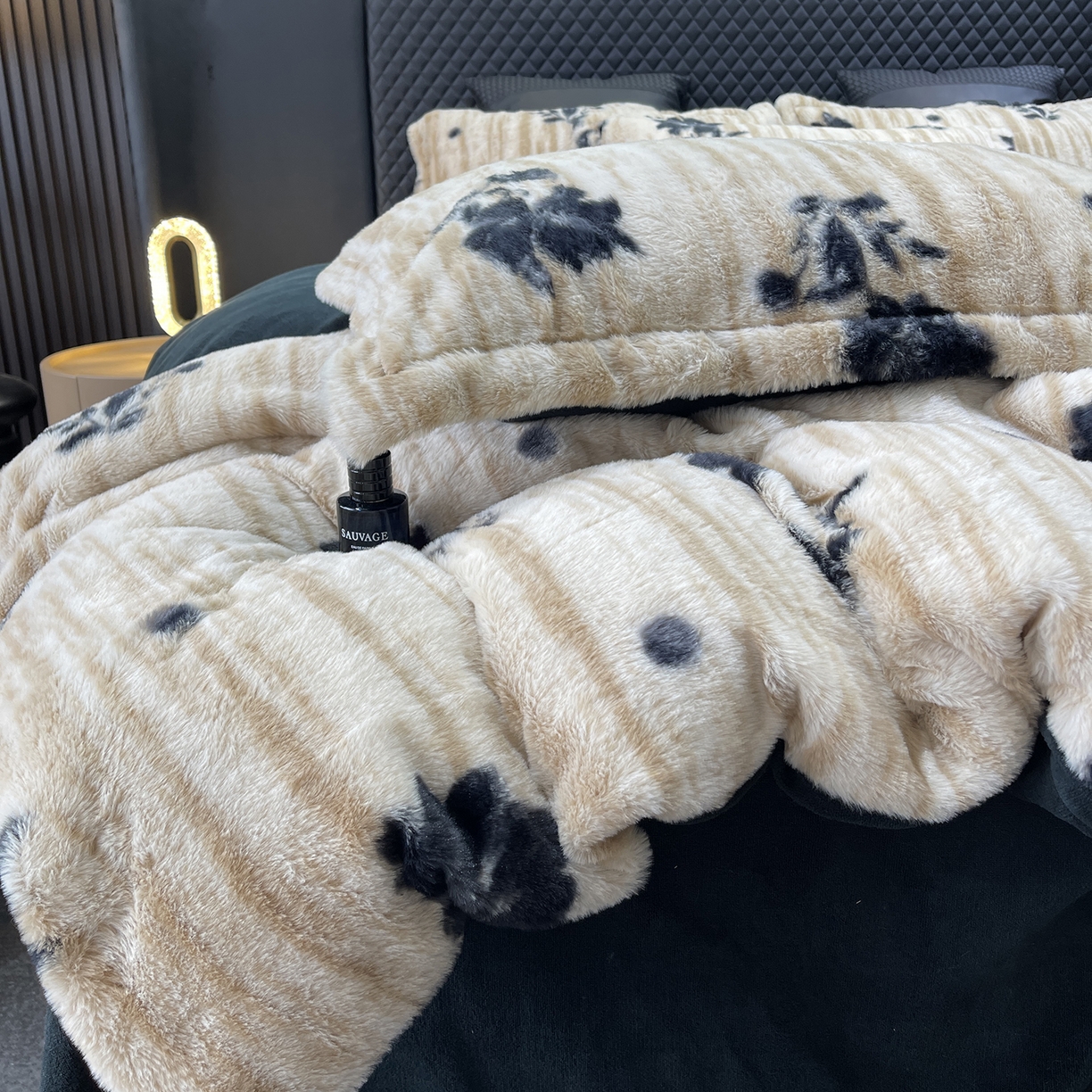 91家纺网 家纺一手货源 找家纺 奈萝家纺 2025新款秋冬加厚皮草级兔绒牛奶绒四件套 沐瑶