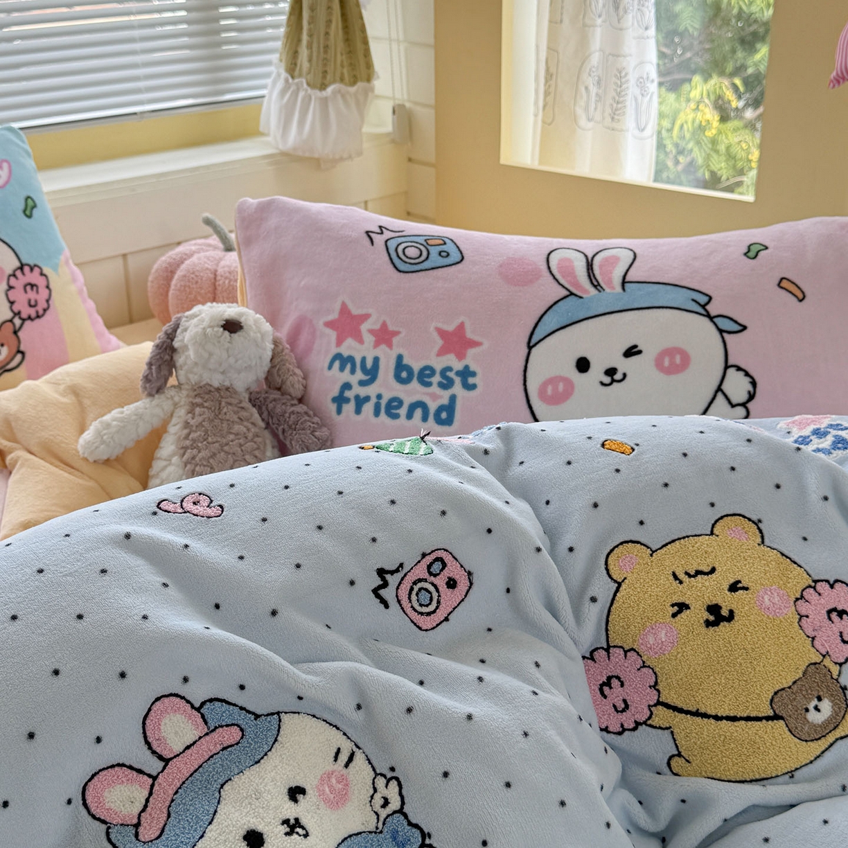 91家纺网 家纺一手货源 找家纺 柚子YOUTH 2025新款加厚牛奶绒卡通毛巾绣四件套-卡通三小只 卡通三小只-萌粒