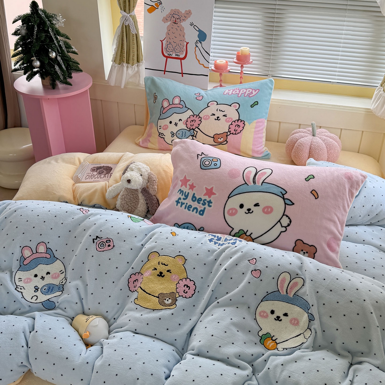 91家纺网 家纺一手货源 找家纺 柚子YOUTH 2025新款加厚牛奶绒卡通毛巾绣四件套-卡通三小只 卡通三小只-萌粒