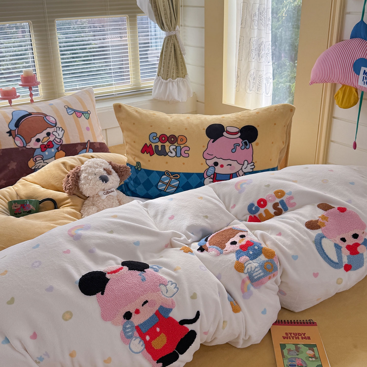 91家纺网 家纺一手货源 找家纺 柚子YOUTH 2025新款加厚牛奶绒卡通毛巾绣四件套-卡通三小只 卡通三小只-歌唱家