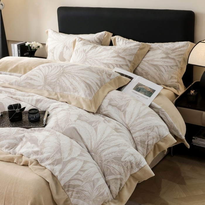 91家纺网 家纺一手货源 找家纺 （总）三悦四季 2025新款冬季雕花牛奶绒加厚保暖四件套复古风轻奢烂花床单被套床上用品