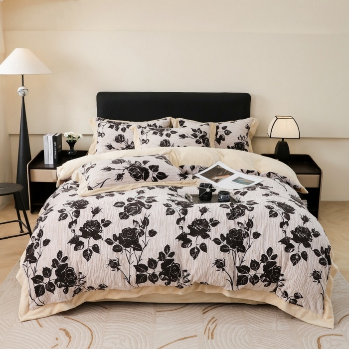 91家纺网 家纺一手货源 找家纺 三悦四季 2025新款冬季雕花牛奶绒加厚保暖四件套复古风轻奢烂花床单被套床上用品 夜伴花香-灰咖