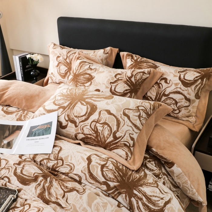 91家纺网 家纺一手货源 找家纺 三悦四季 2025新款冬季雕花牛奶绒加厚保暖四件套复古风轻奢烂花床单被套床上用品 优雅花卉-浅咖