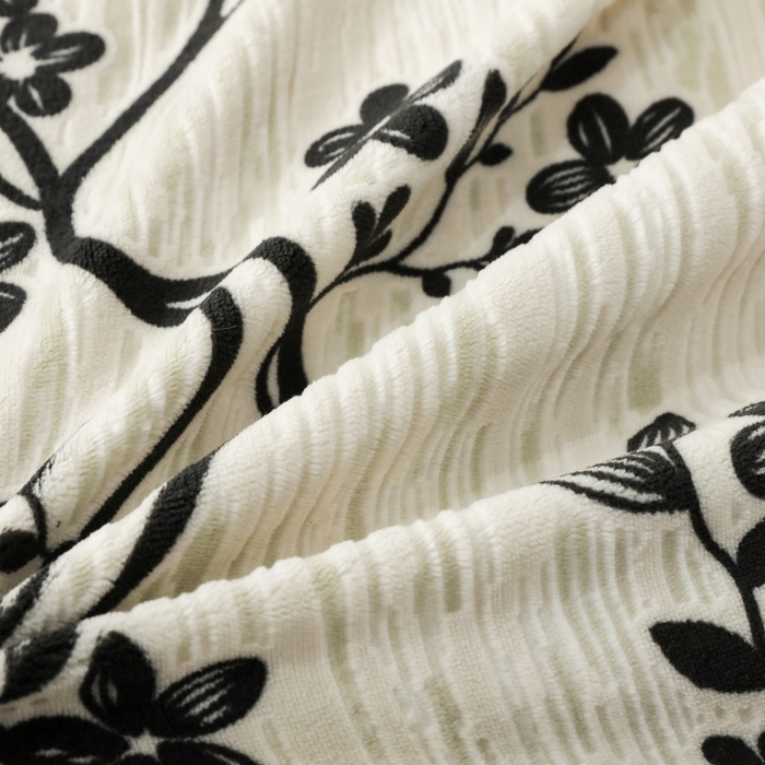 91家纺网 家纺一手货源 找家纺 三悦四季 2025新款冬季雕花牛奶绒加厚保暖四件套复古风轻奢烂花床单被套床上用品 叶雨悠然-黑卡