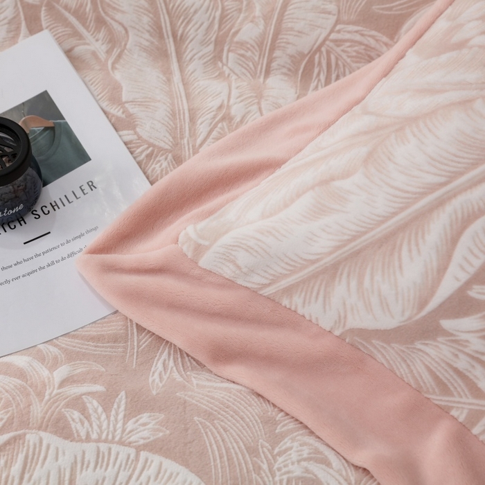 91家纺网 家纺一手货源 找家纺 三悦四季 2025新款冬季雕花牛奶绒加厚保暖四件套复古风轻奢烂花床单被套床上用品 一叶倾城-粉