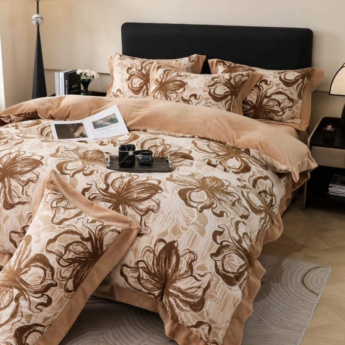 91家纺网 家纺一手货源 找家纺 三悦四季 2025新款冬季雕花牛奶绒加厚保暖四件套复古风轻奢烂花床单被套床上用品 优雅花卉-浅咖