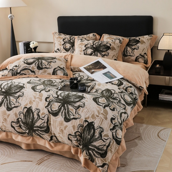 91家纺网 家纺一手货源 找家纺 三悦四季 2025新款冬季雕花牛奶绒加厚保暖四件套复古风轻奢烂花床单被套床上用品 优雅花卉-黑棕