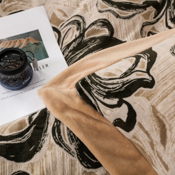 91家纺网 家纺一手货源 找家纺 三悦四季 2025新款冬季雕花牛奶绒加厚保暖四件套复古风轻奢烂花床单被套床上用品 优雅花卉-黑棕