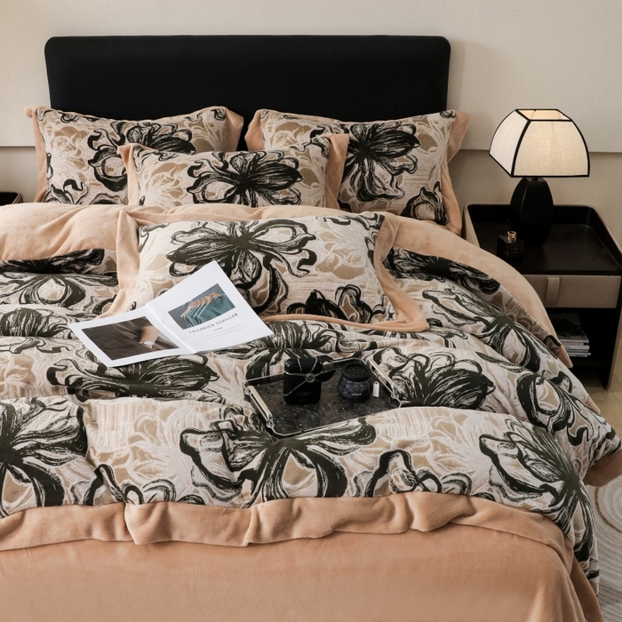 91家纺网 家纺一手货源 找家纺 三悦四季 2025新款冬季雕花牛奶绒加厚保暖四件套复古风轻奢烂花床单被套床上用品 优雅花卉-黑棕