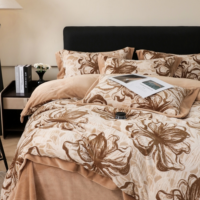 91家纺网 家纺一手货源 找家纺 三悦四季 2025新款冬季雕花牛奶绒加厚保暖四件套复古风轻奢烂花床单被套床上用品 优雅花卉-浅咖