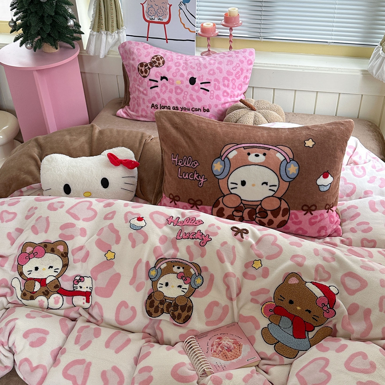 91家纺网 家纺一手货源 找家纺 柚子YOUTH 2025新款加厚牛奶绒卡通毛巾绣四件套-卡通三小只 卡通三小只-蝴蝶结KT