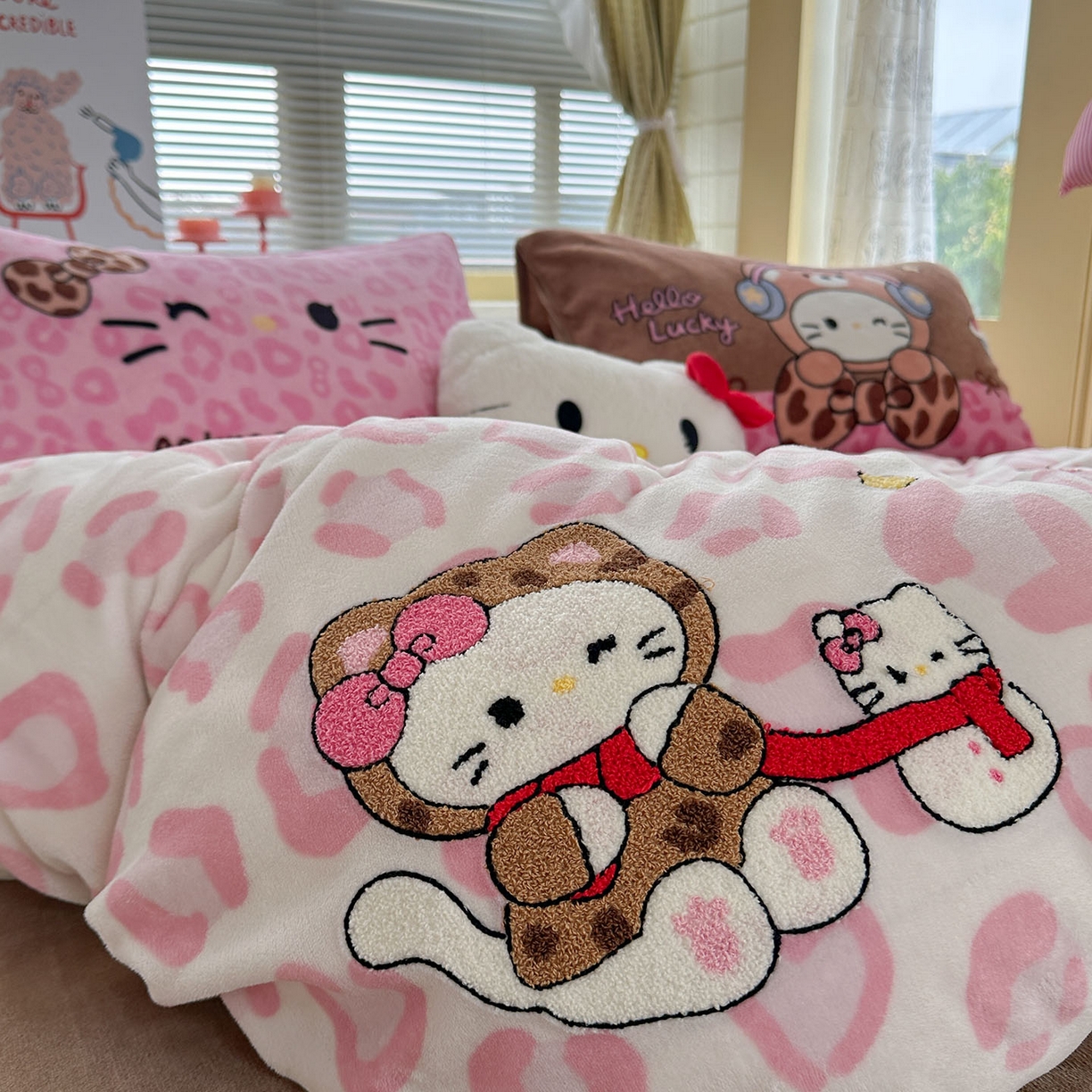 91家纺网 家纺一手货源 找家纺 柚子YOUTH 2025新款加厚牛奶绒卡通毛巾绣四件套-卡通三小只 卡通三小只-蝴蝶结KT