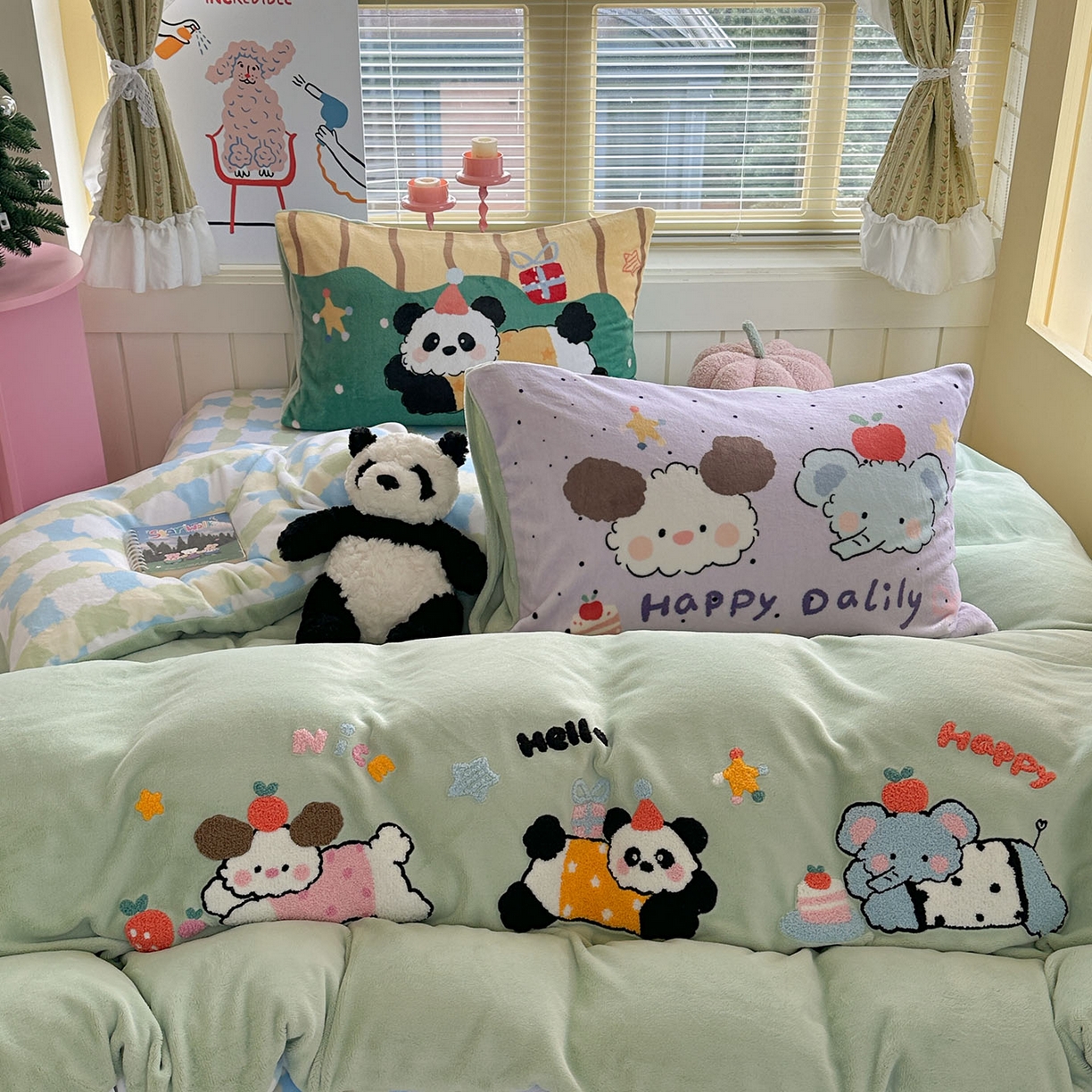 91家纺网 家纺一手货源 找家纺 柚子YOUTH 2025新款加厚牛奶绒卡通毛巾绣四件套-卡通三小只 卡通三小只-快乐动物园