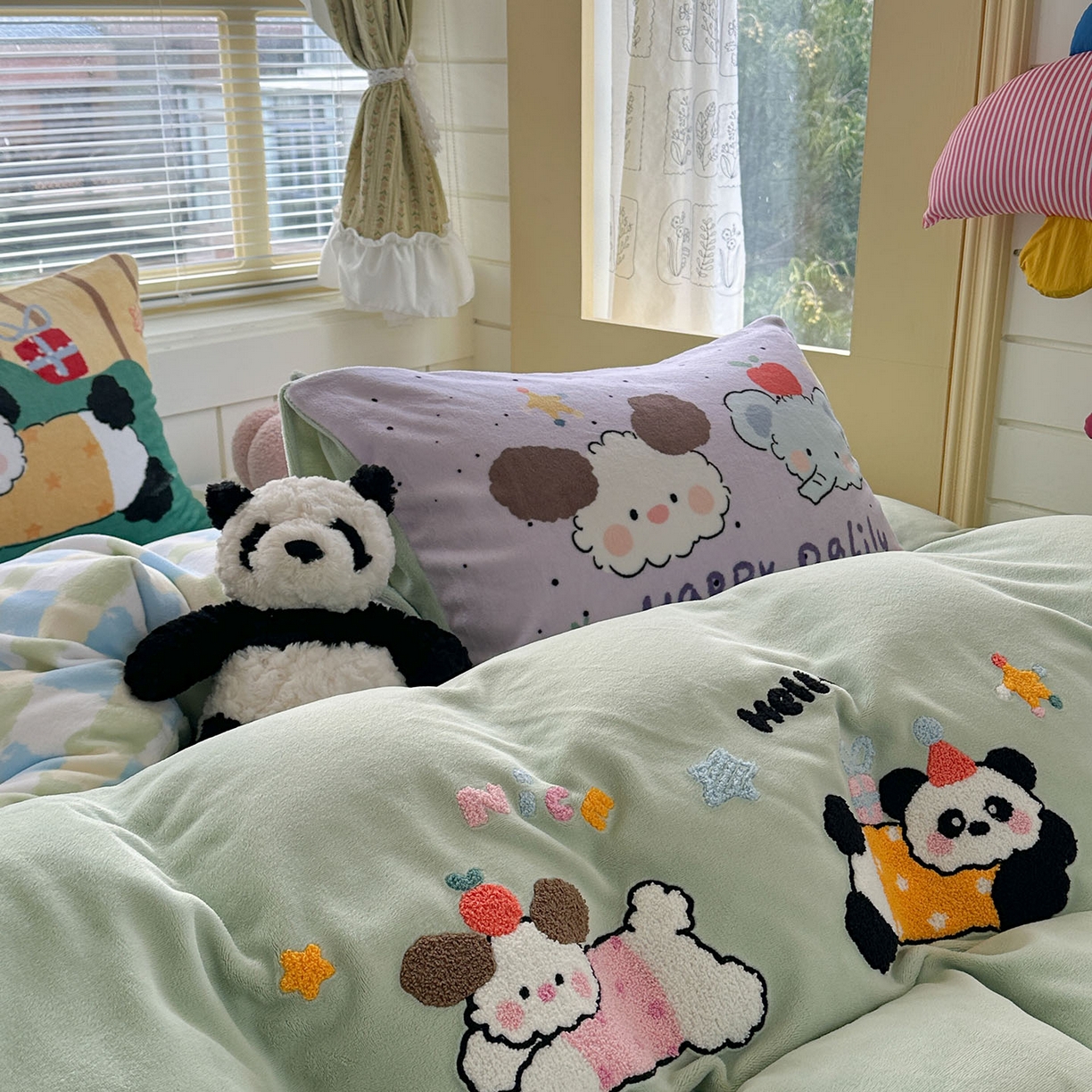 91家纺网 家纺一手货源 找家纺 柚子YOUTH 2025新款加厚牛奶绒卡通毛巾绣四件套-卡通三小只 卡通三小只-快乐动物园