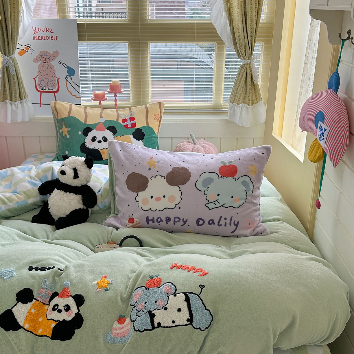 91家纺网 家纺一手货源 找家纺 柚子YOUTH 2025新款加厚牛奶绒卡通毛巾绣四件套-卡通三小只 卡通三小只-快乐动物园