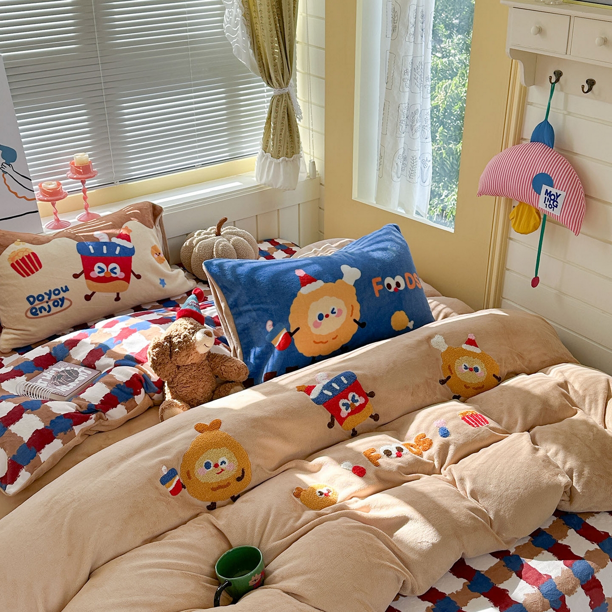 91家纺网 家纺一手货源 找家纺 柚子YOUTH 2025新款加厚牛奶绒卡通毛巾绣四件套-卡通三小只 卡通三小只-能量套餐