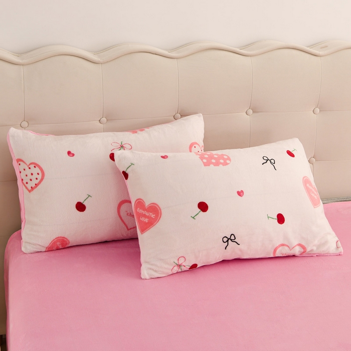 91家纺网 家纺一手货源 找家纺 三悦四季 2025新款A类牛奶绒印花四件套 粉爱心