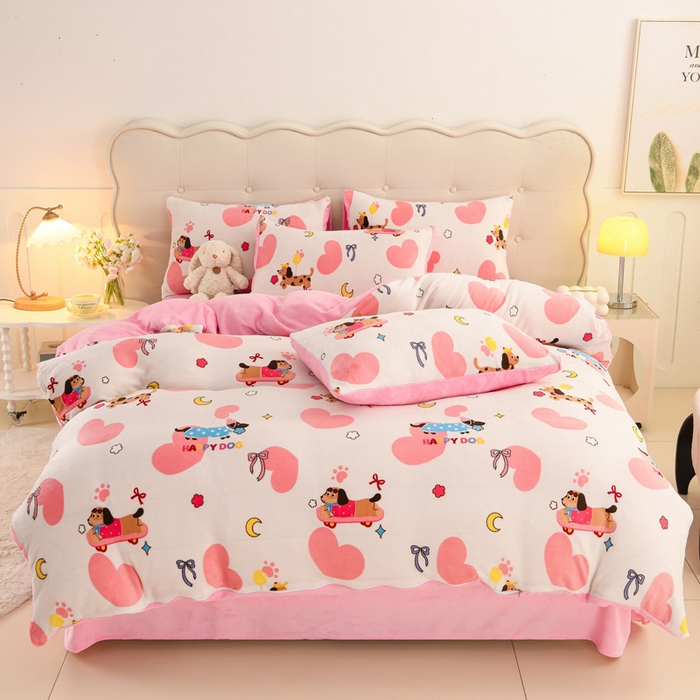 91家纺网 家纺一手货源 找家纺 三悦四季 2025新款A类牛奶绒印花四件套 小狗派对