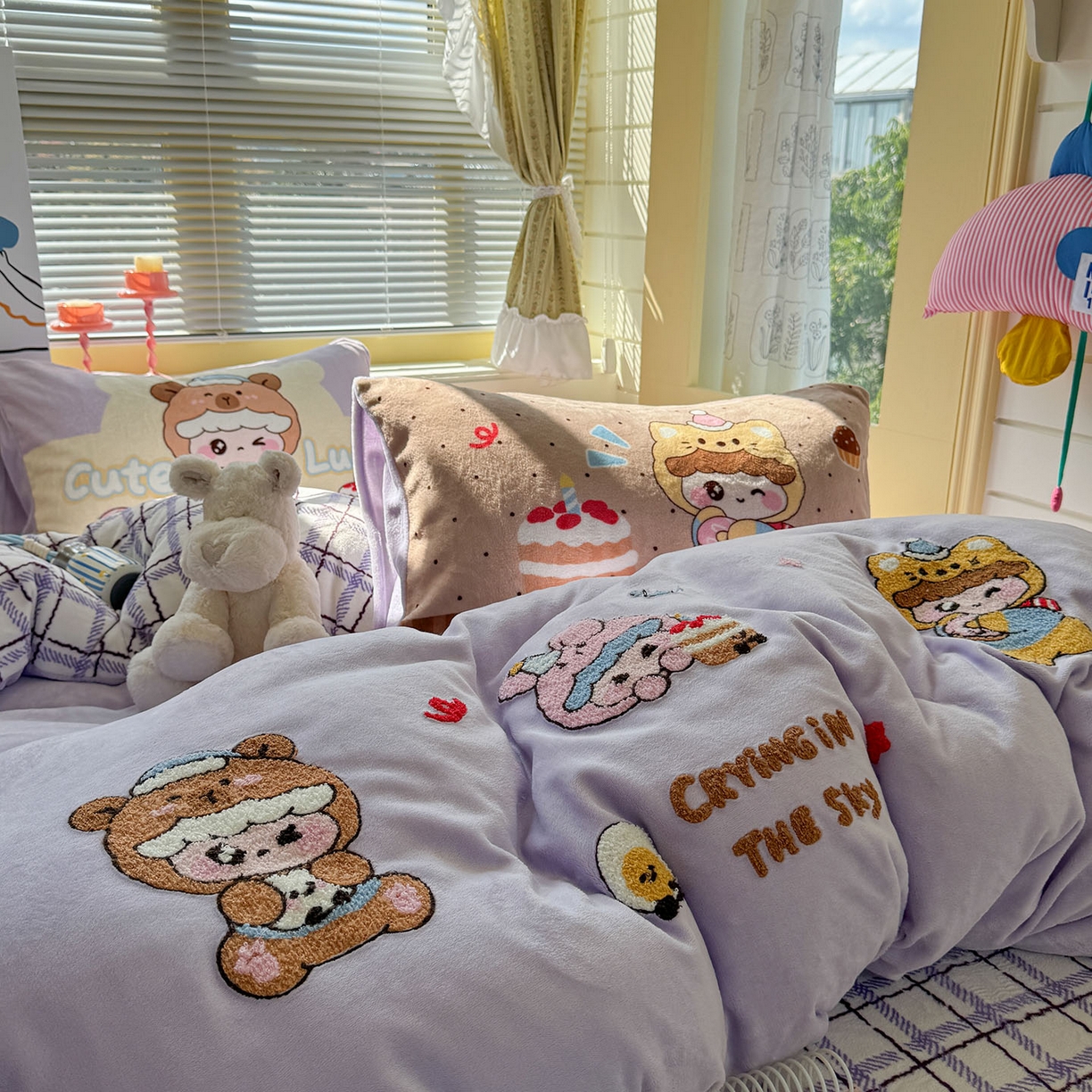 91家纺网 家纺一手货源 找家纺 柚子YOUTH 2025新款加厚牛奶绒卡通毛巾绣四件套-卡通三小只 卡通三小只-熊宝