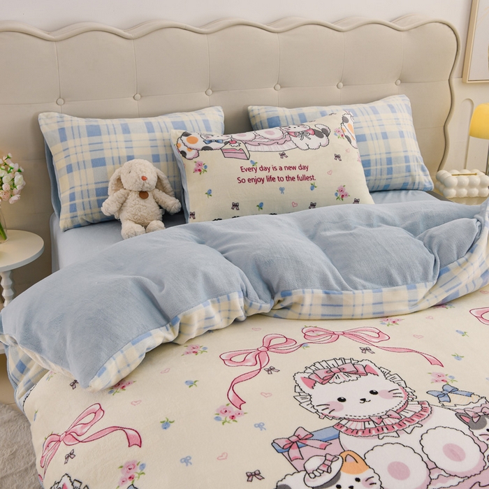 91家纺网 家纺一手货源 找家纺 三悦四季 2025新款A类牛奶绒印花四件套 喵格童话