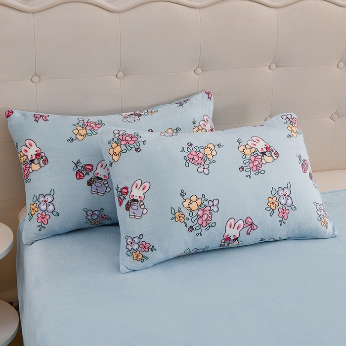 91家纺网 家纺一手货源 找家纺 三悦四季 2025新款A类牛奶绒印花四件套 花漾兔语