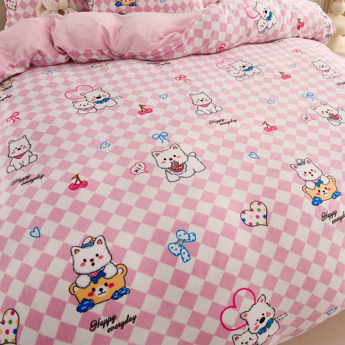 91家纺网 家纺一手货源 找家纺 三悦四季 2025新款A类牛奶绒印花四件套 甜心喵