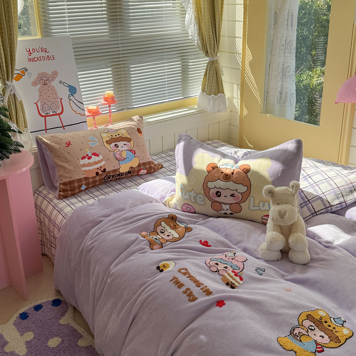 91家纺网 家纺一手货源 找家纺 柚子YOUTH 2025新款加厚牛奶绒卡通毛巾绣四件套-卡通三小只 卡通三小只-熊宝