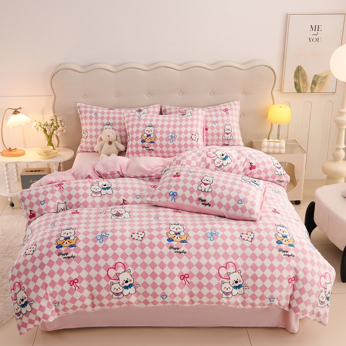 91家纺网 家纺一手货源 找家纺 三悦四季 2025新款A类牛奶绒印花四件套 甜心喵