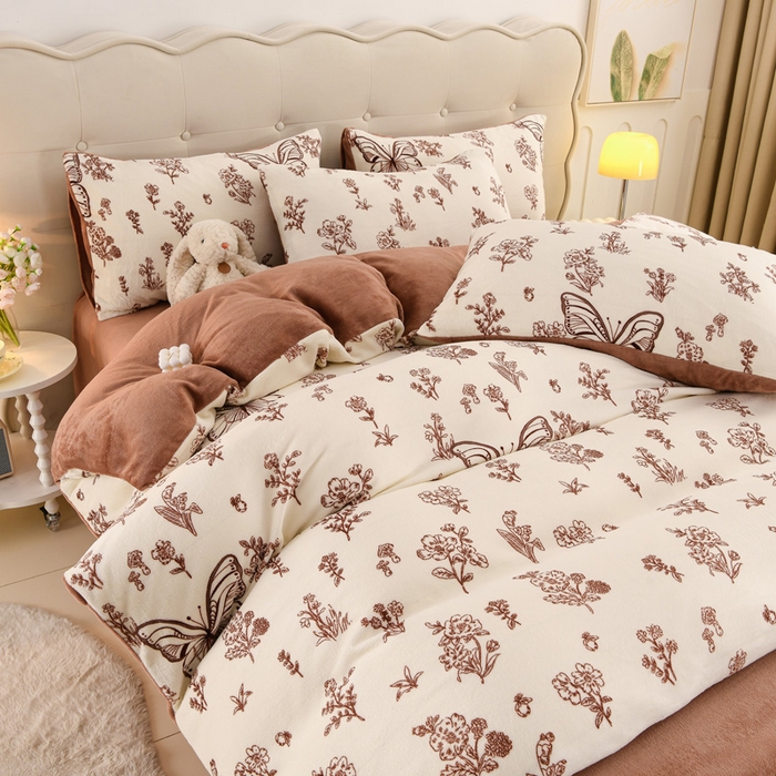 91家纺网 家纺一手货源 找家纺 三悦四季 2025新款A类牛奶绒印花四件套 碎花蝶语