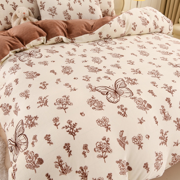 91家纺网 家纺一手货源 找家纺 三悦四季 2025新款A类牛奶绒印花四件套 碎花蝶语