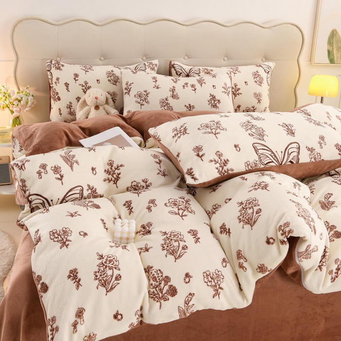 91家纺网 家纺一手货源 找家纺 三悦四季 2025新款A类牛奶绒印花四件套 碎花蝶语