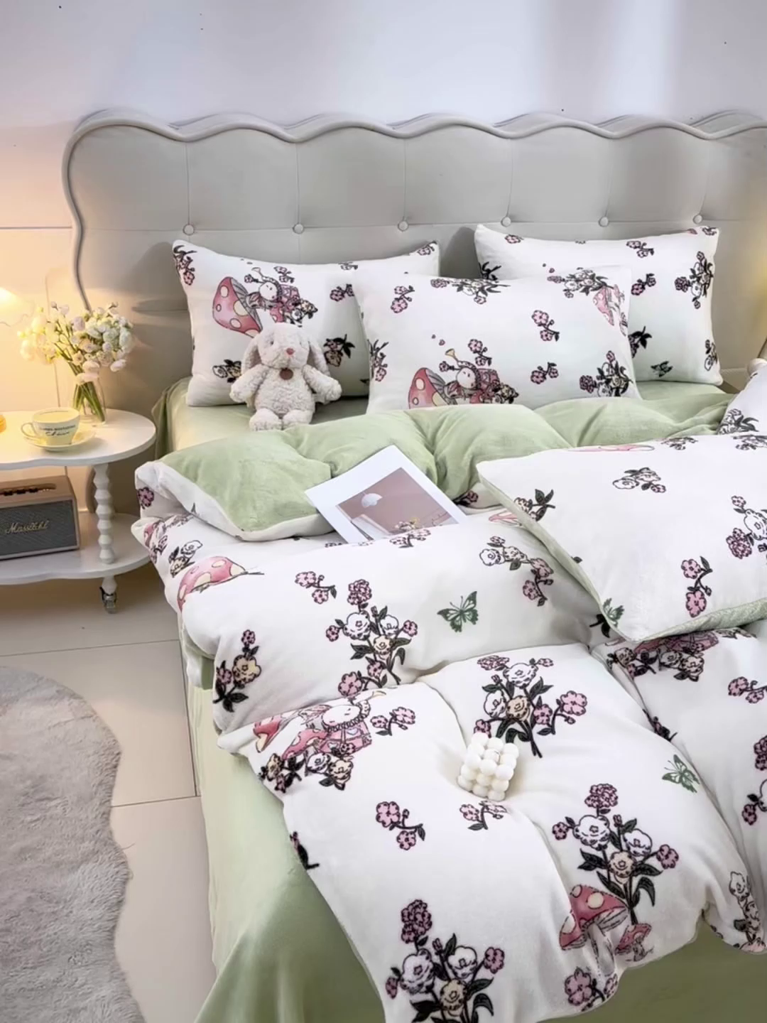 91家纺网 家纺一手货源 找家纺 三悦四季 2025新款A类牛奶绒印花四件套 蘑花仙踪