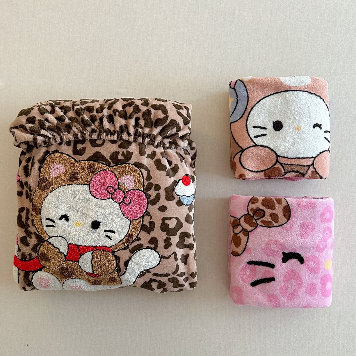 91家纺网 家纺一手货源 找家纺 柚子YOUTH 2025新款加厚牛奶绒卡通毛巾绣床笠三件套 蝴蝶结KT