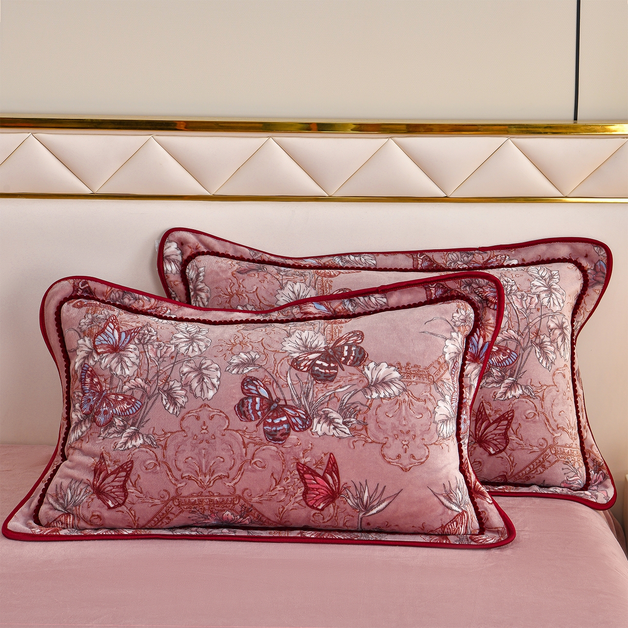 91家纺网 家纺一手货源 找家纺 赫本 2025新品8斤爆品牛奶绒四件套床裙款金雕绒法莱绒四套件 蝶恋花