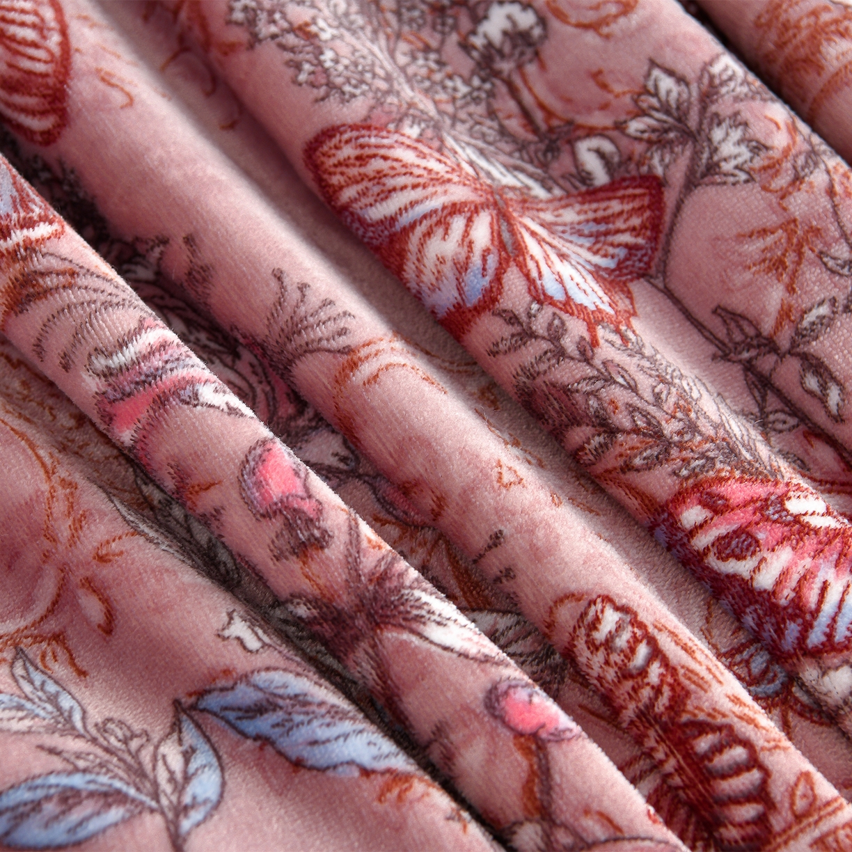 91家纺网 家纺一手货源 找家纺 赫本 2025新品8斤爆品牛奶绒四件套床裙款金雕绒法莱绒四套件 蝶恋花