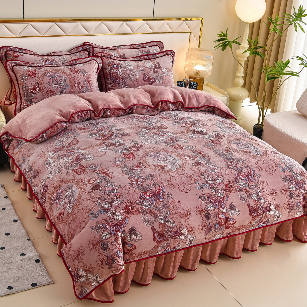 91家纺网 家纺一手货源 找家纺 赫本 2025新品8斤爆品牛奶绒四件套床裙款金雕绒法莱绒四套件 蝶恋花