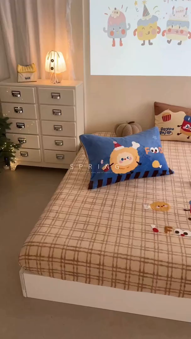 91家纺网 家纺一手货源 找家纺 柚子YOUTH 2025新款加厚牛奶绒卡通毛巾绣床笠三件套 能量套餐