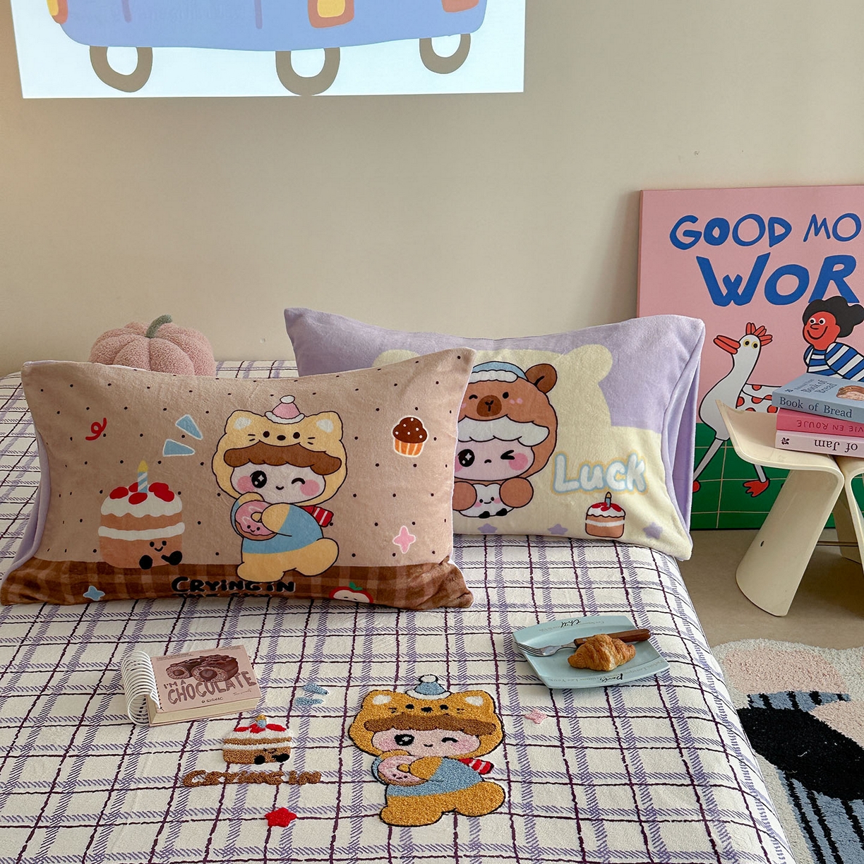 91家纺网 家纺一手货源 找家纺 柚子YOUTH 2025新款加厚牛奶绒卡通毛巾绣床笠三件套 熊宝