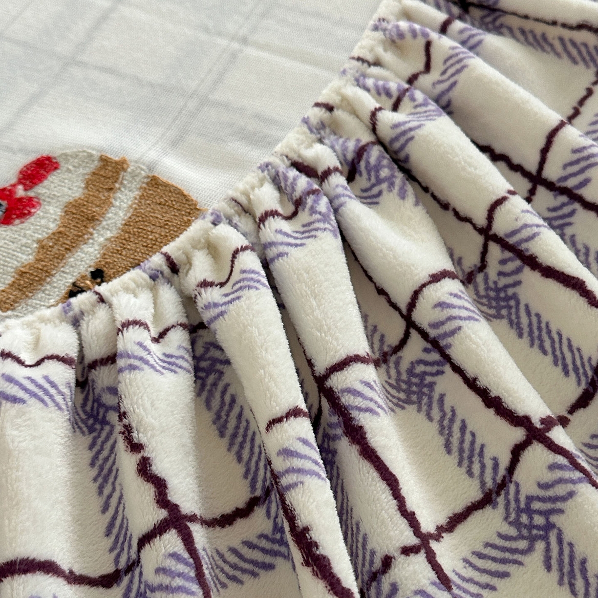 91家纺网 家纺一手货源 找家纺 柚子YOUTH 2025新款加厚牛奶绒卡通毛巾绣床笠三件套 熊宝