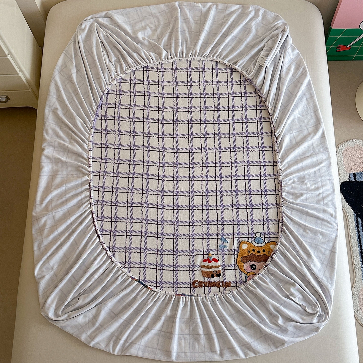 91家纺网 家纺一手货源 找家纺 柚子YOUTH 2025新款加厚牛奶绒卡通毛巾绣床笠三件套 熊宝