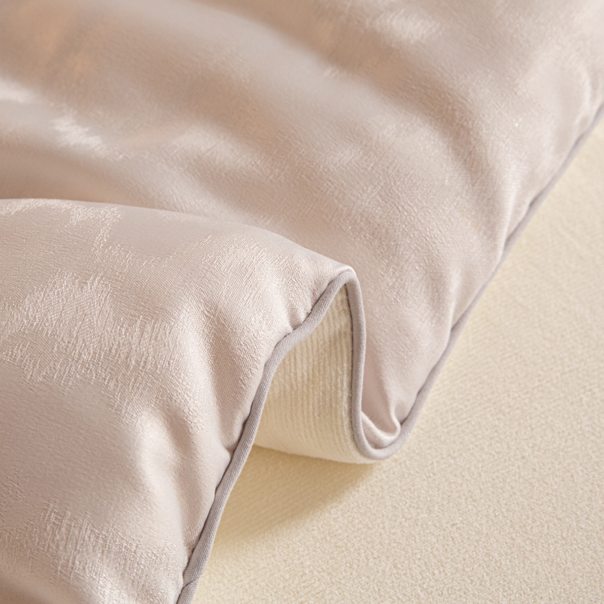 91家纺网 家纺一手货源 找家纺 爱彼家纺 2025新款火山岩A类提花自发热抗菌被冬被-春秋被学生被子-系列二 火山岩-银珀川