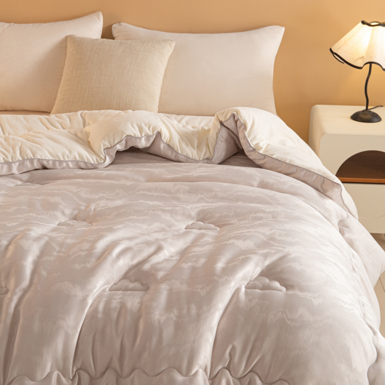 91家纺网 家纺一手货源 找家纺 爱彼家纺 2025新款火山岩A类提花自发热抗菌被冬被-春秋被学生被子-系列二 火山岩-银珀川