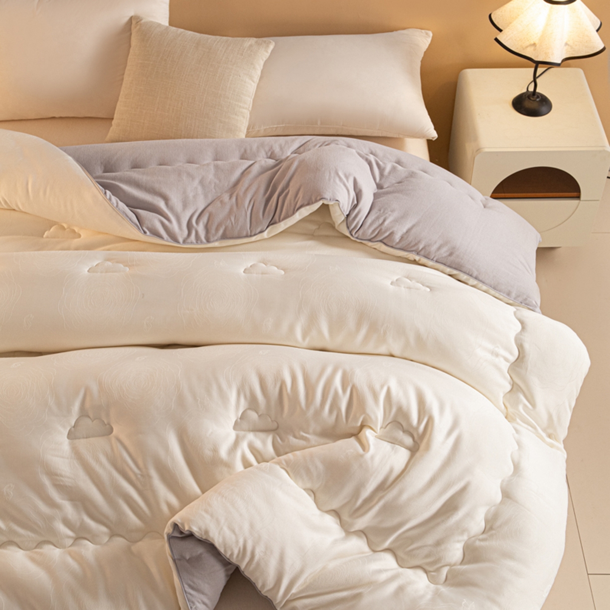 91家纺网 家纺一手货源 找家纺 爱彼家纺 2025新款火山岩A类提花自发热抗菌被冬被-春秋被学生被子-系列二 火山岩-玫瑰白