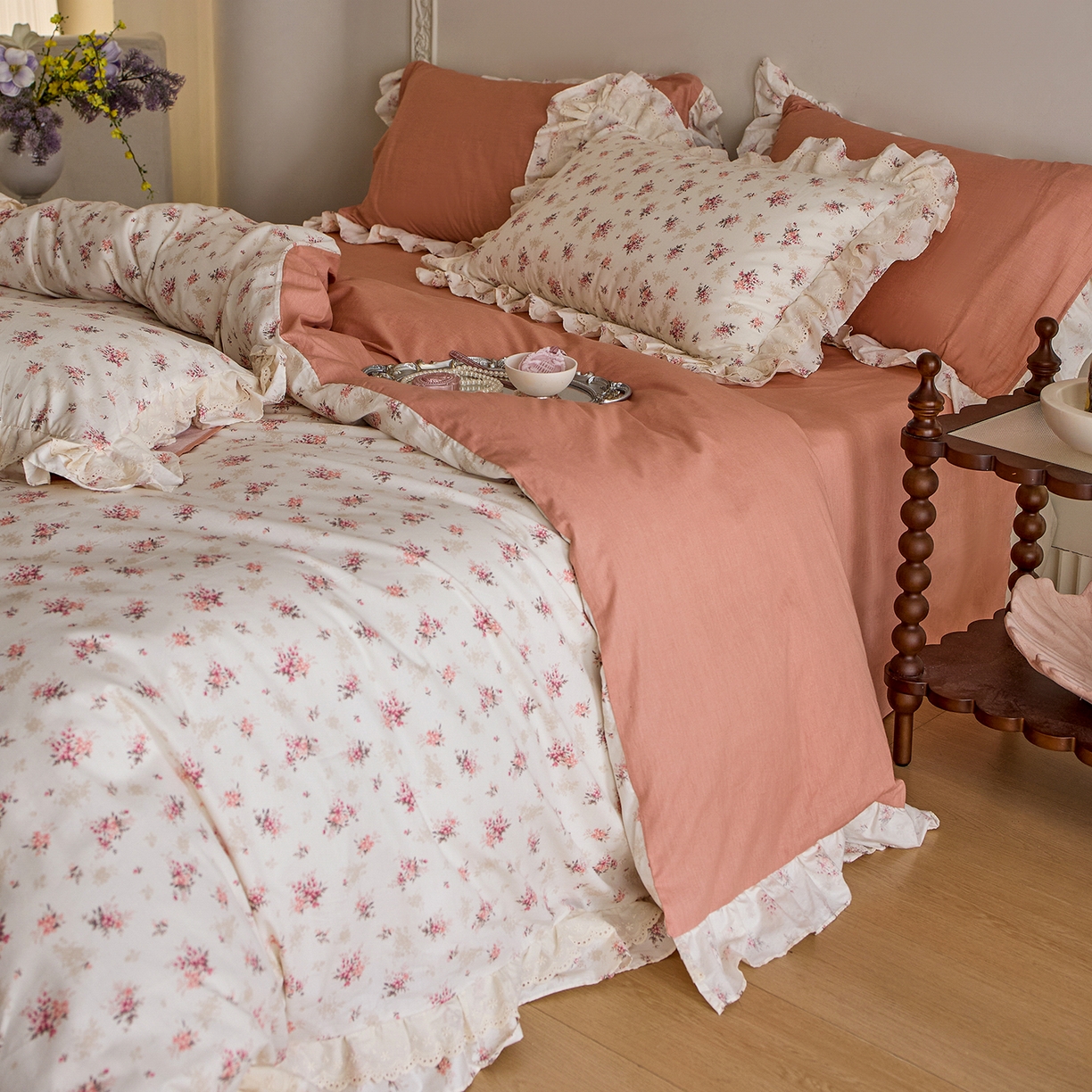 91家纺网 家纺一手货源 找家纺 清雅福 2025春夏新品全棉13372法式双层花边系列四件套 屋顶花园