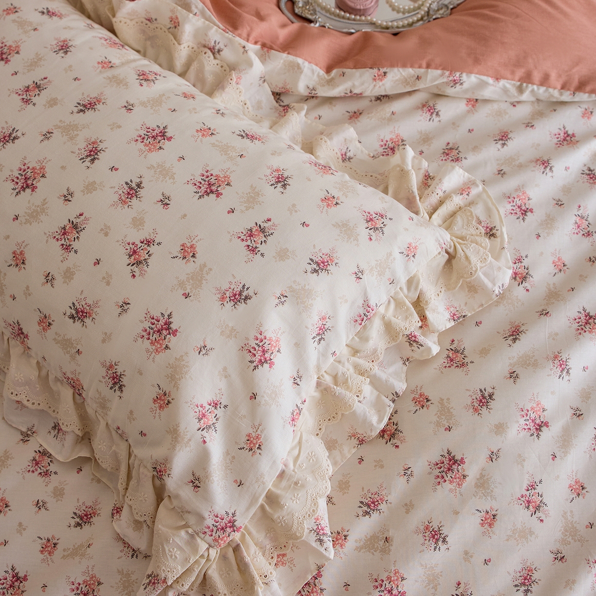 91家纺网 家纺一手货源 找家纺 清雅福 2025春夏新品全棉13372法式双层花边系列四件套 屋顶花园