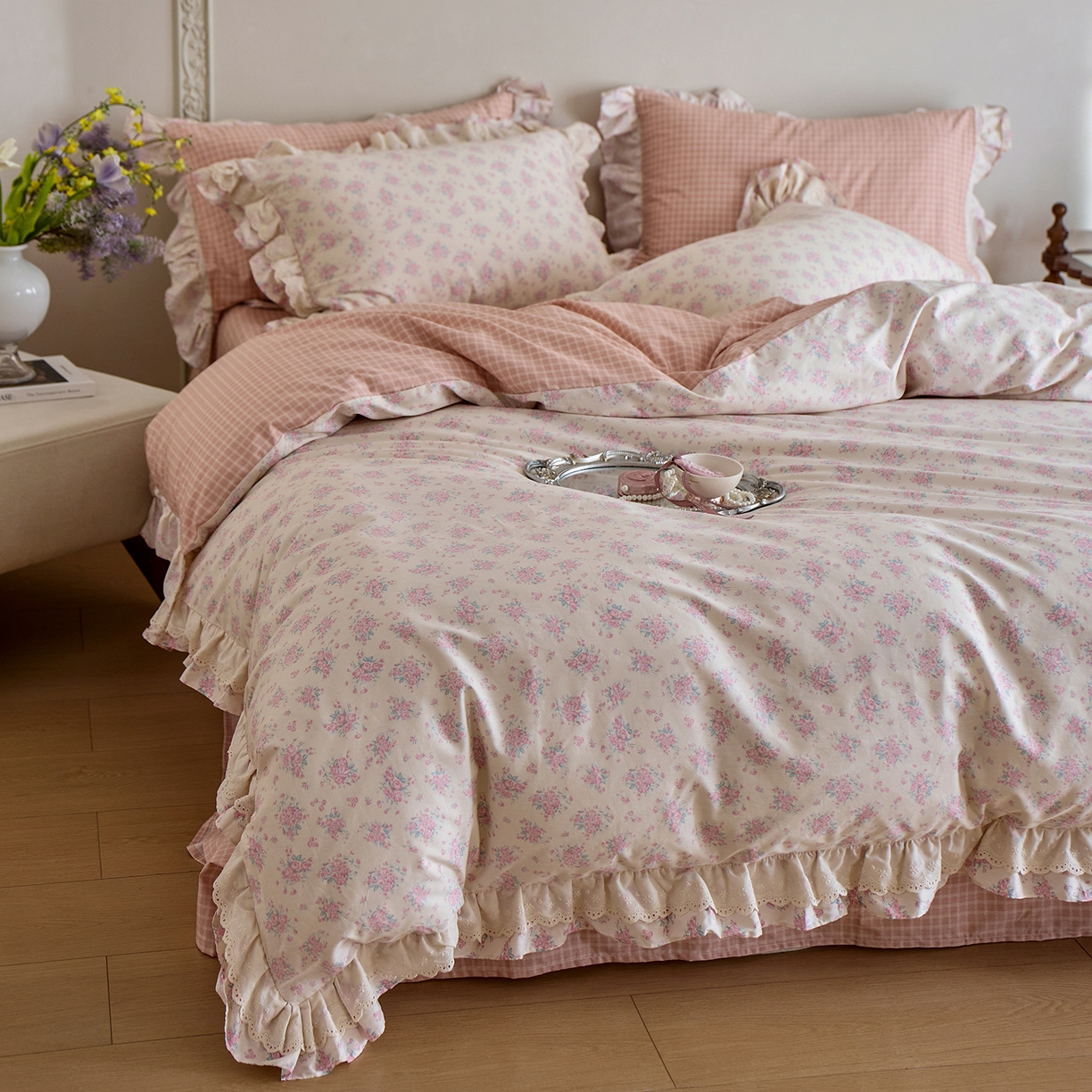 91家纺网 家纺一手货源 找家纺 清雅福 2025春夏新品全棉13372法式双层花边系列四件套 柔情花梦粉