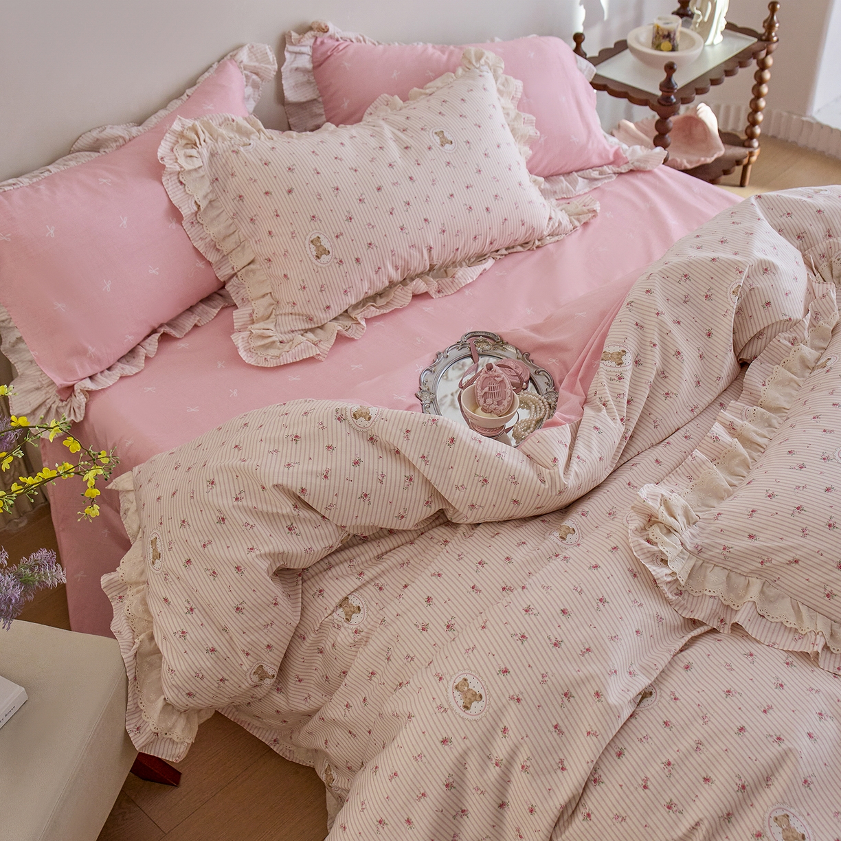 91家纺网 家纺一手货源 找家纺 清雅福 2025春夏新品全棉13372法式双层花边系列四件套 萌熊乐园