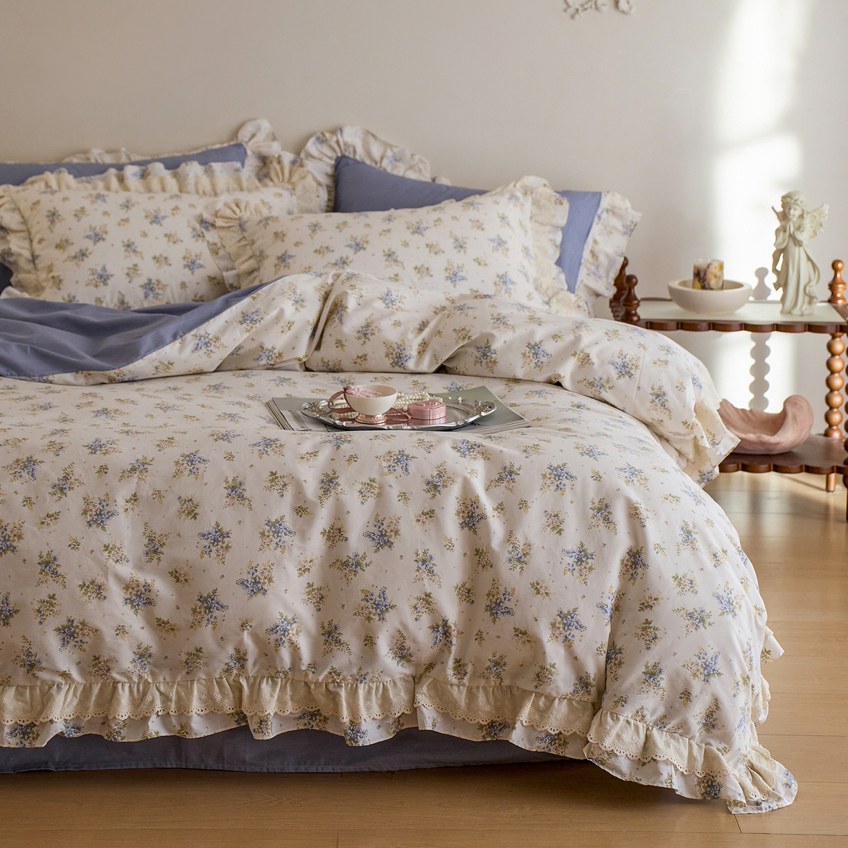 91家纺网 家纺一手货源 找家纺 清雅福 2025春夏新品全棉13372法式双层花边系列四件套 兔兔花园